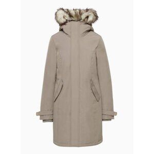 NWT Aritzia Summit parka